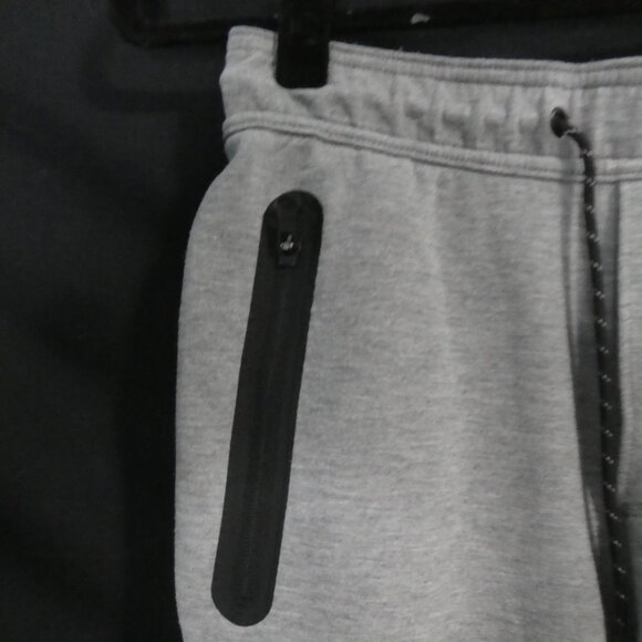 AMERICAN EAGLE - AE | xs - extra small | Stylish Grey Shorts | Zippered Pockets - Picture 3 of 14